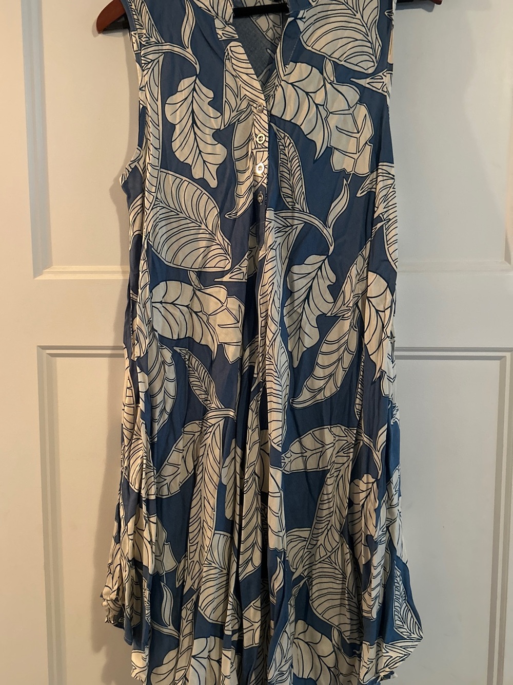 Papillon Blanc Blue and White Leaf-Print Button Front Top